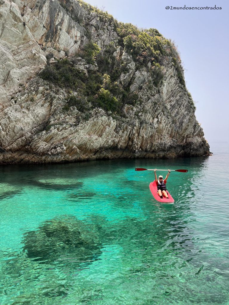 playa de Himarë, Ruta por Albania