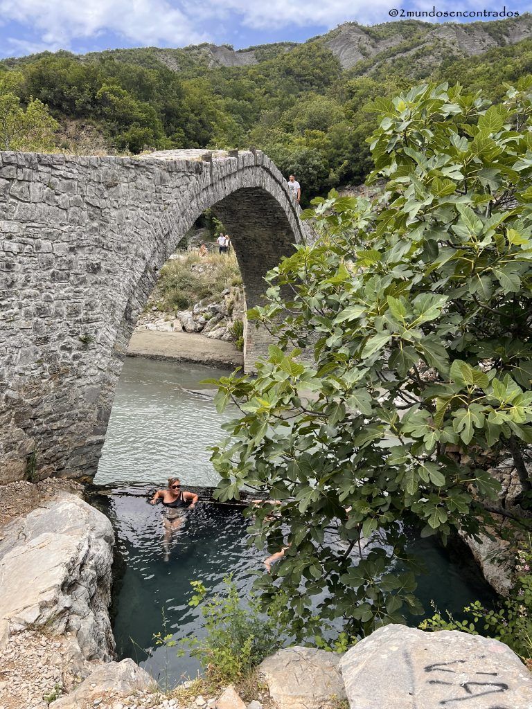 Termas de Banjat e Benjës en nuestra Ruta por Albania