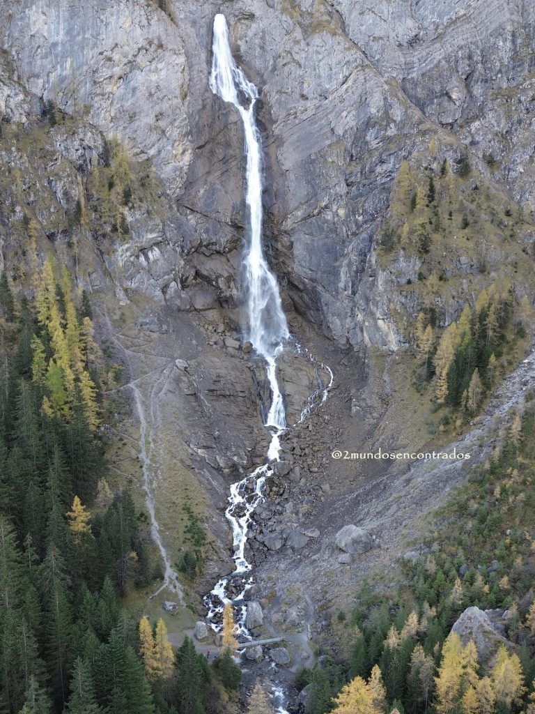 cascadas de Engstligen en otoño