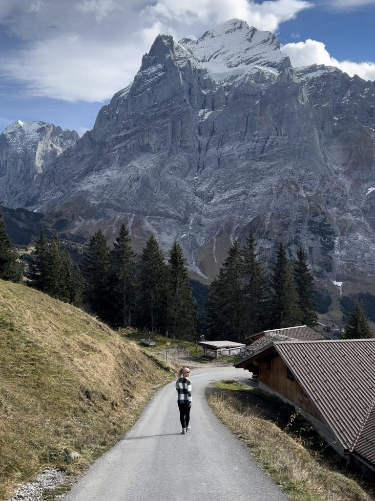 Bajando desde el lago Bachalpsee a Grindelwald, Suiza