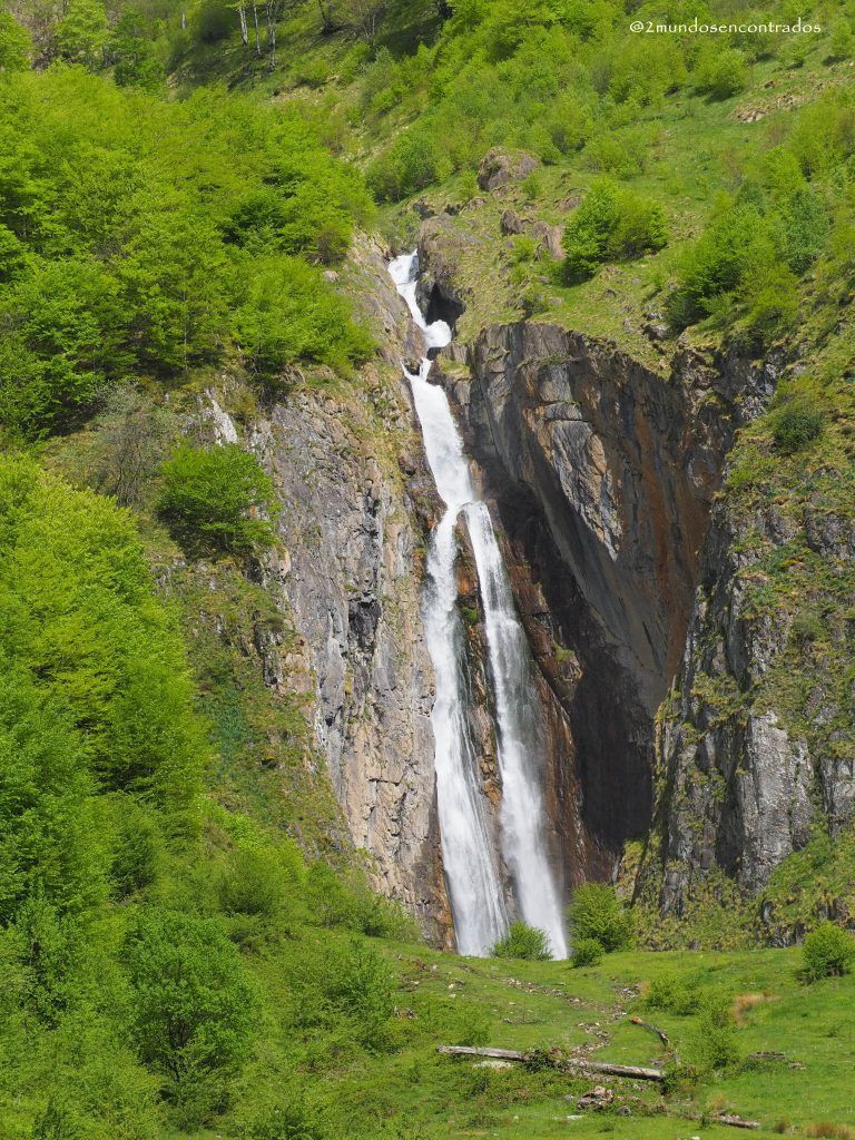 Ruta por AriĂšge PyrĂ©nĂ©es, Cascade dâArcouzan.