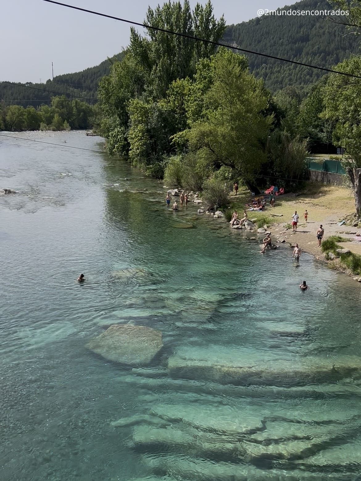 Bañarse en el río Ara