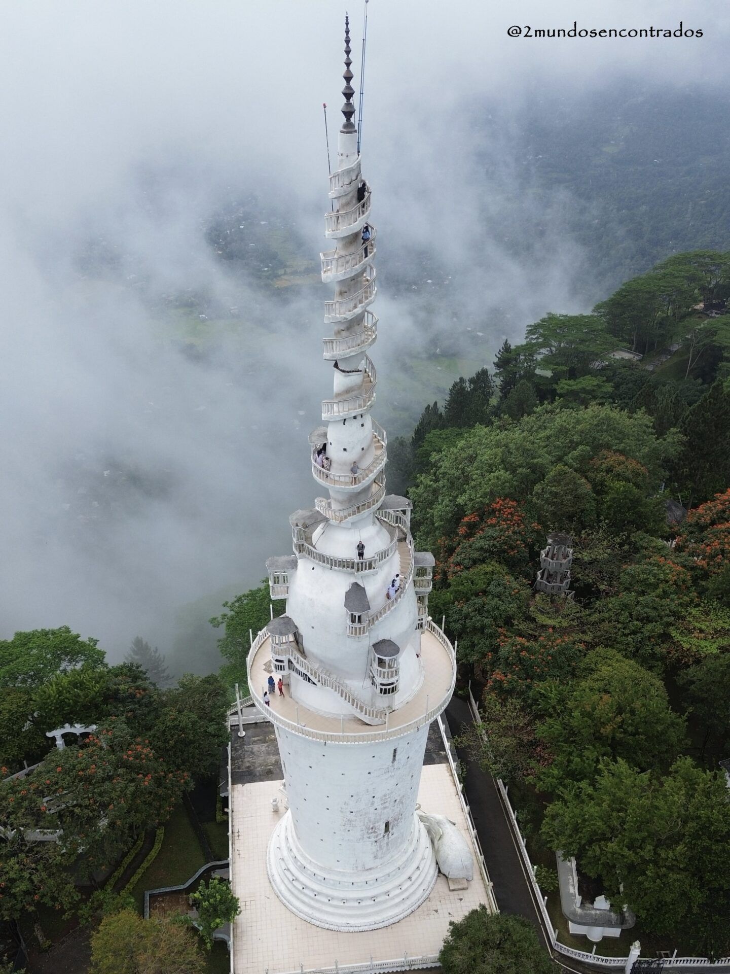 Ambuluwawa Tower, Ruta por Sri Lanka