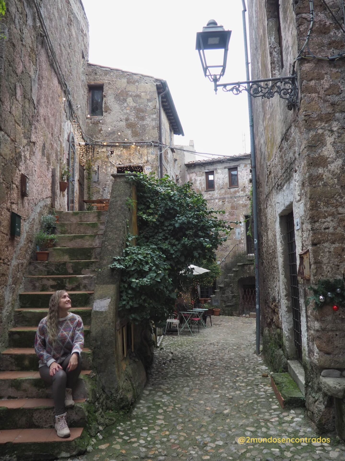Paseando por el interior de Calcata, entre casas de piedra y rincones llenos de historia