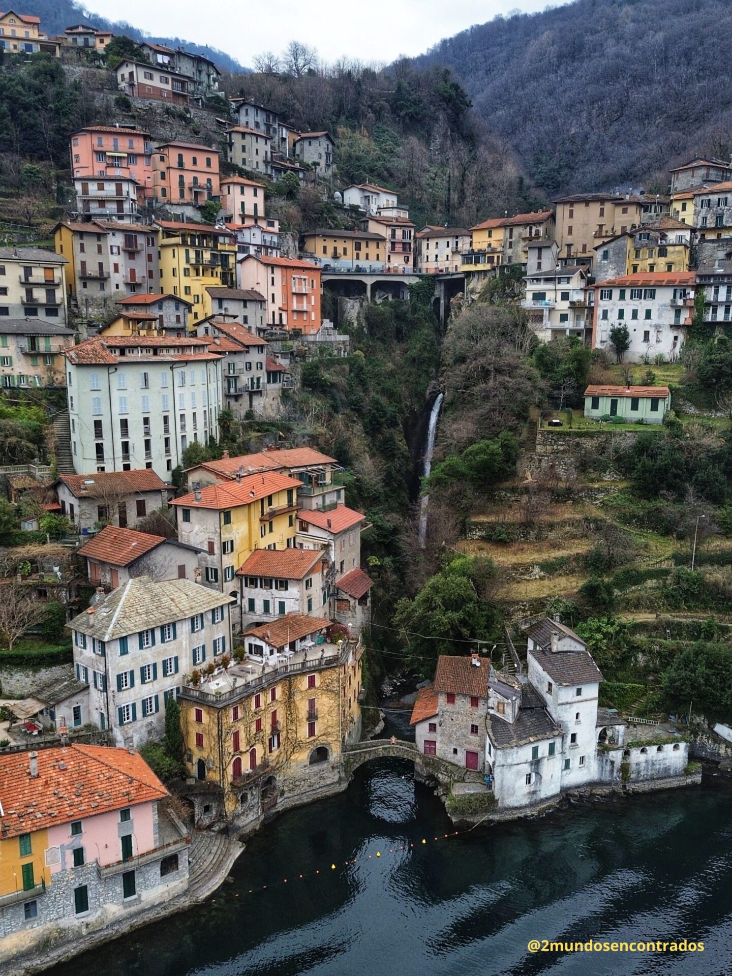 Pueblo de Nesso a orillas del Lago di Como, Italia.