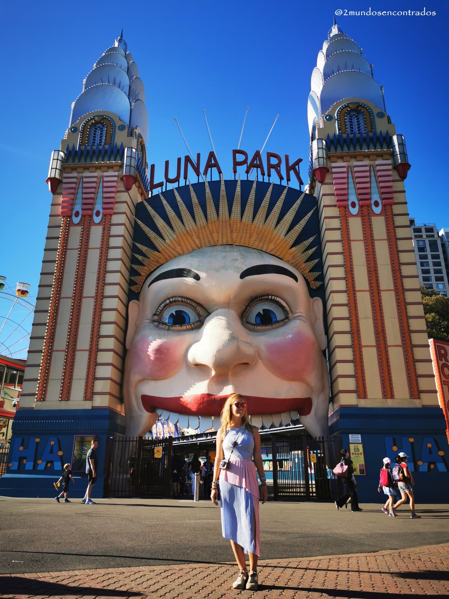 Entrada icónica de Luna Park en Sídney, atracción que ver en un viaje de 4 días