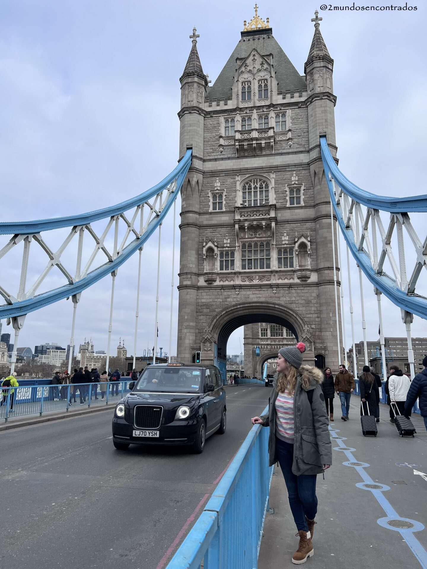 El icĂłnico Tower Bridge con su estructura neogĂłtica y pasarela superior.