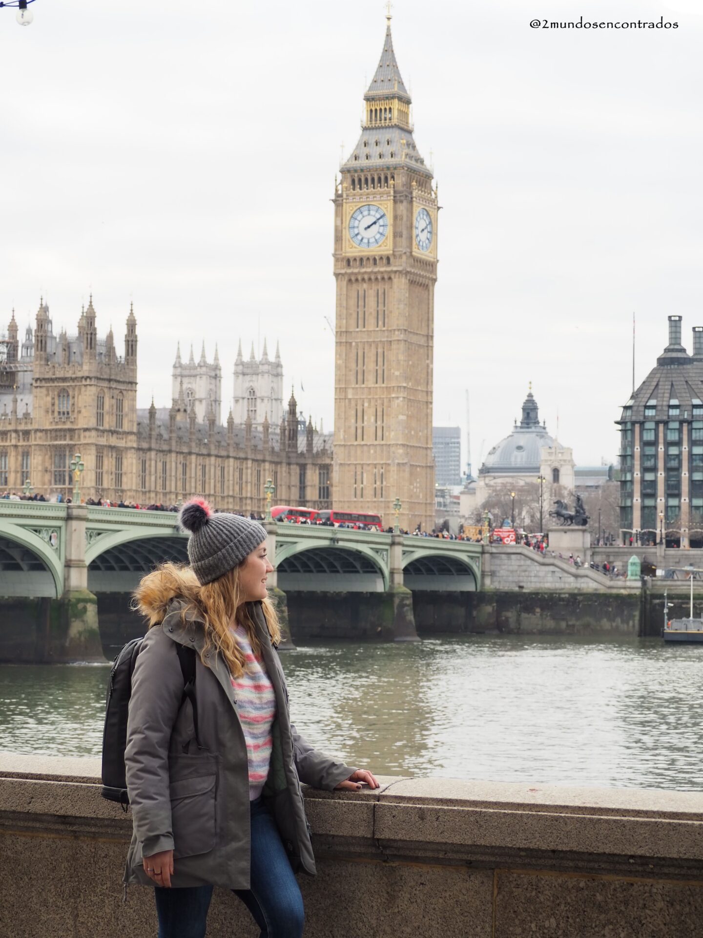 PanorĂĄmica del Big Ben y el Parlamento de Westminster desde la orilla del TĂĄmesis.