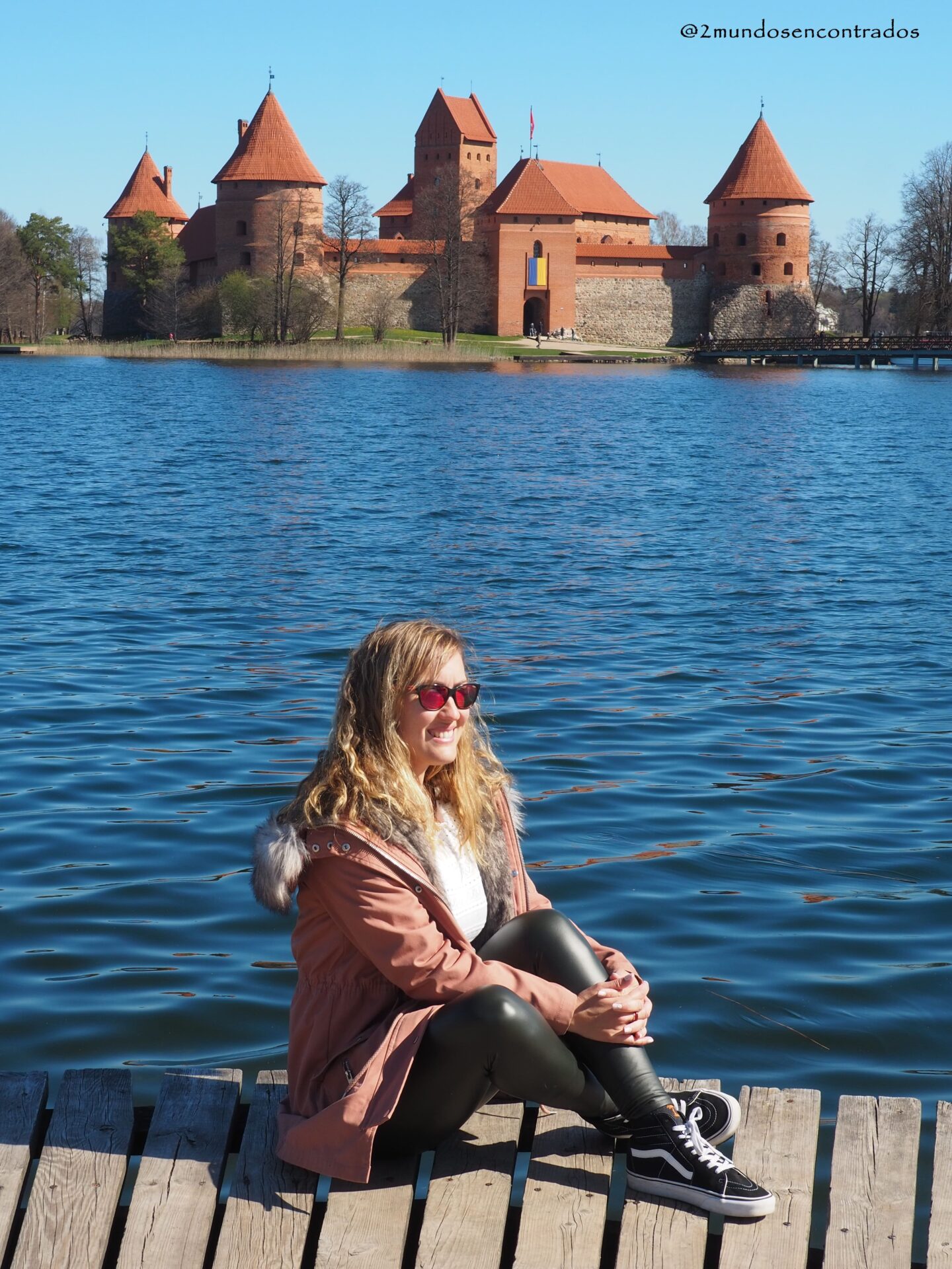Castillo de Trakai sobre el lago Galvė en Lituania