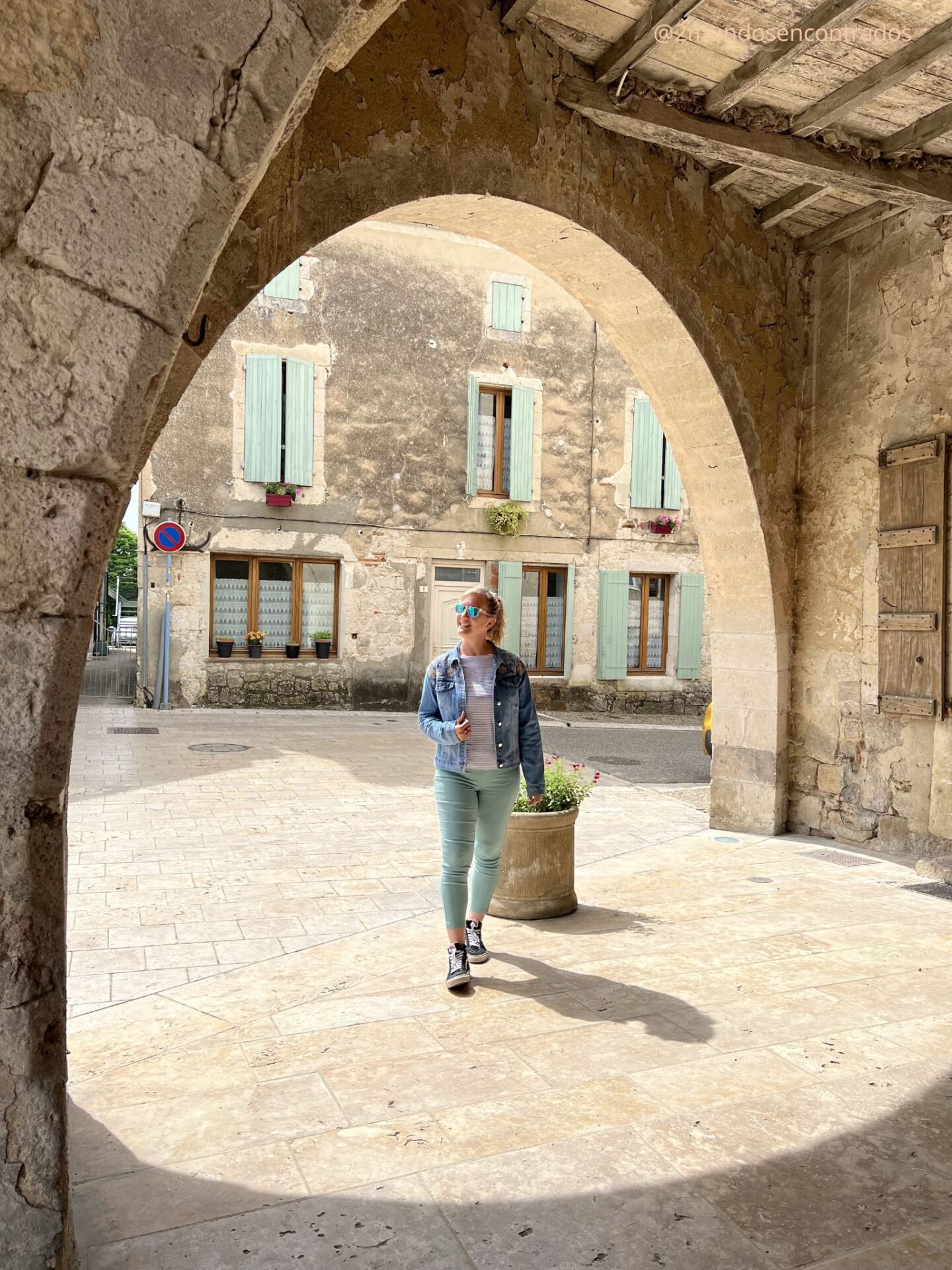 El bonito pueblo de Castelsagrat en Francia