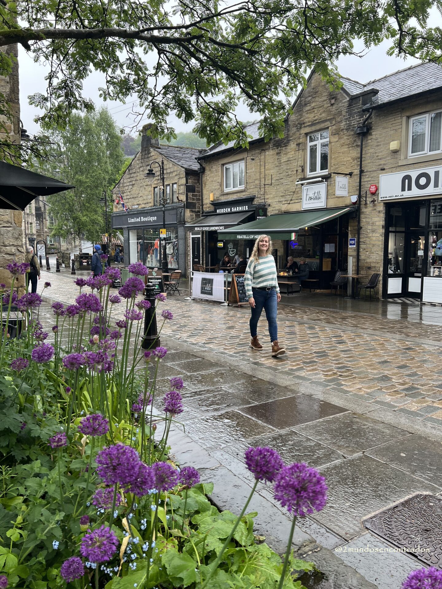 Calles con encanto y ambiente bohemio en Hebden Bridge durante una ruta por el norte de Inglaterra