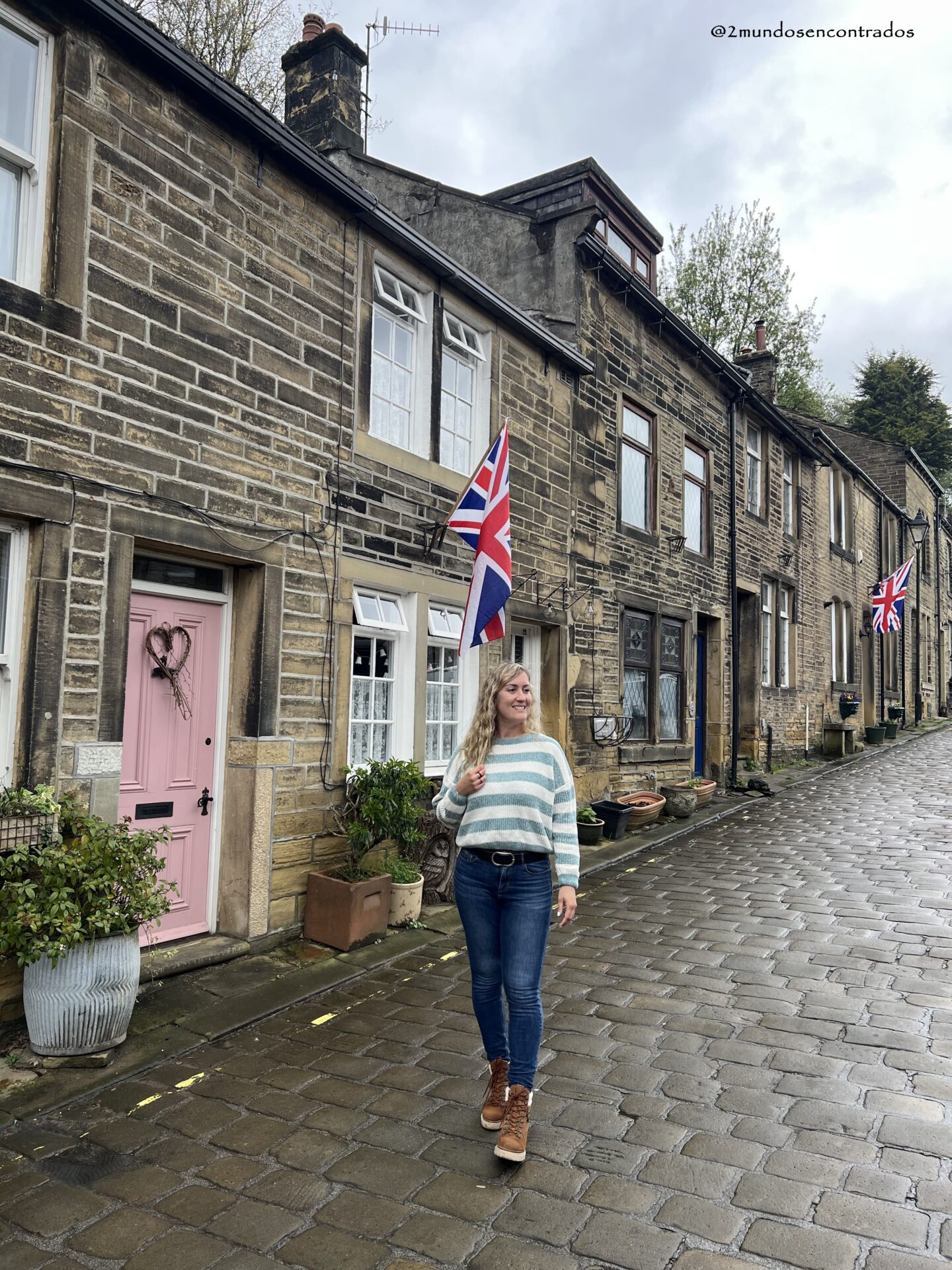 Calles adoquinadas y casas de piedra en Haworth, un pueblo con mucho encanto en Yorkshire.