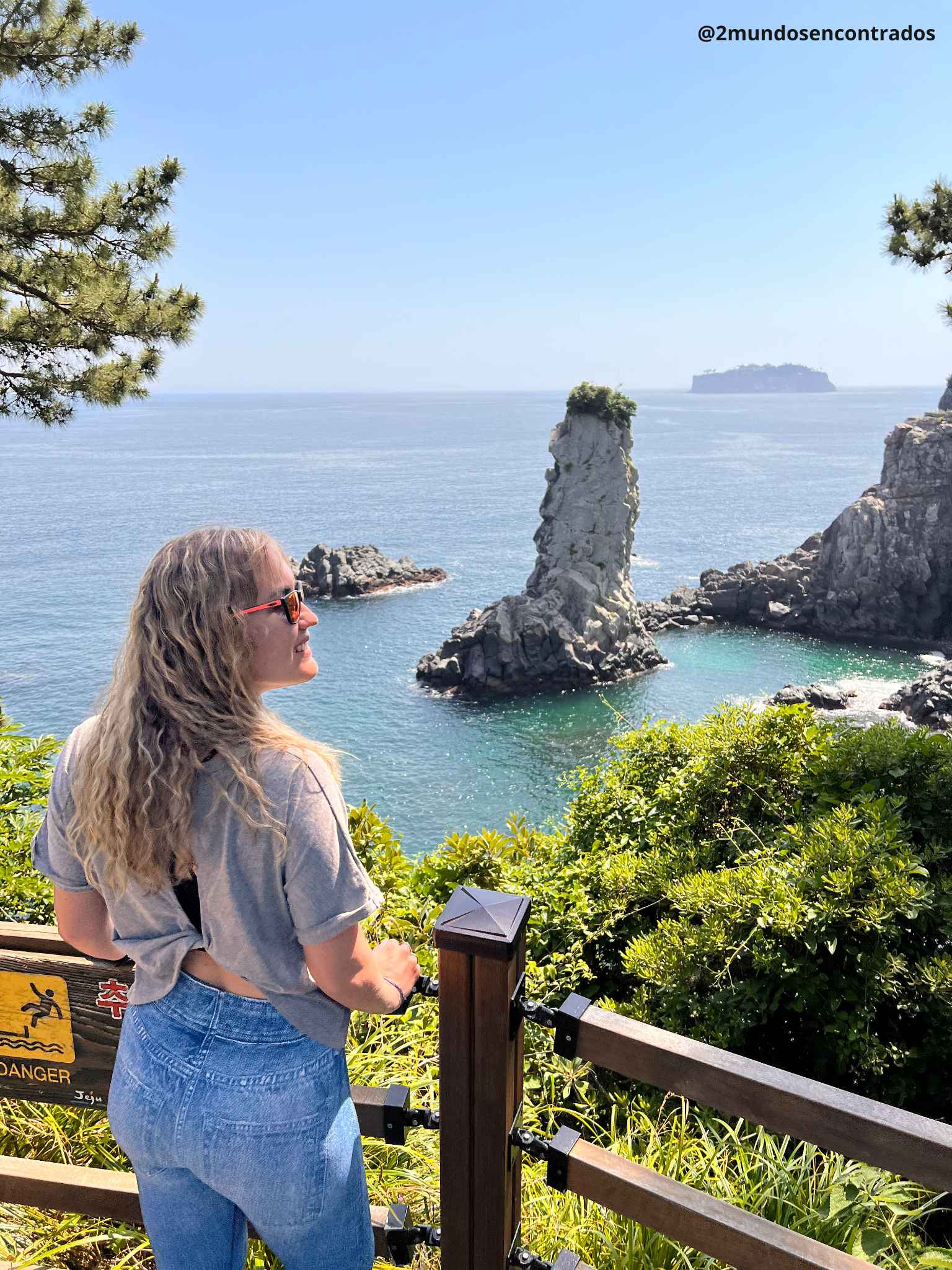 Vistas de Oedolgae Rock, el famoso monolito de roca volcánica de la isla de Jeju, Corea del Sur.