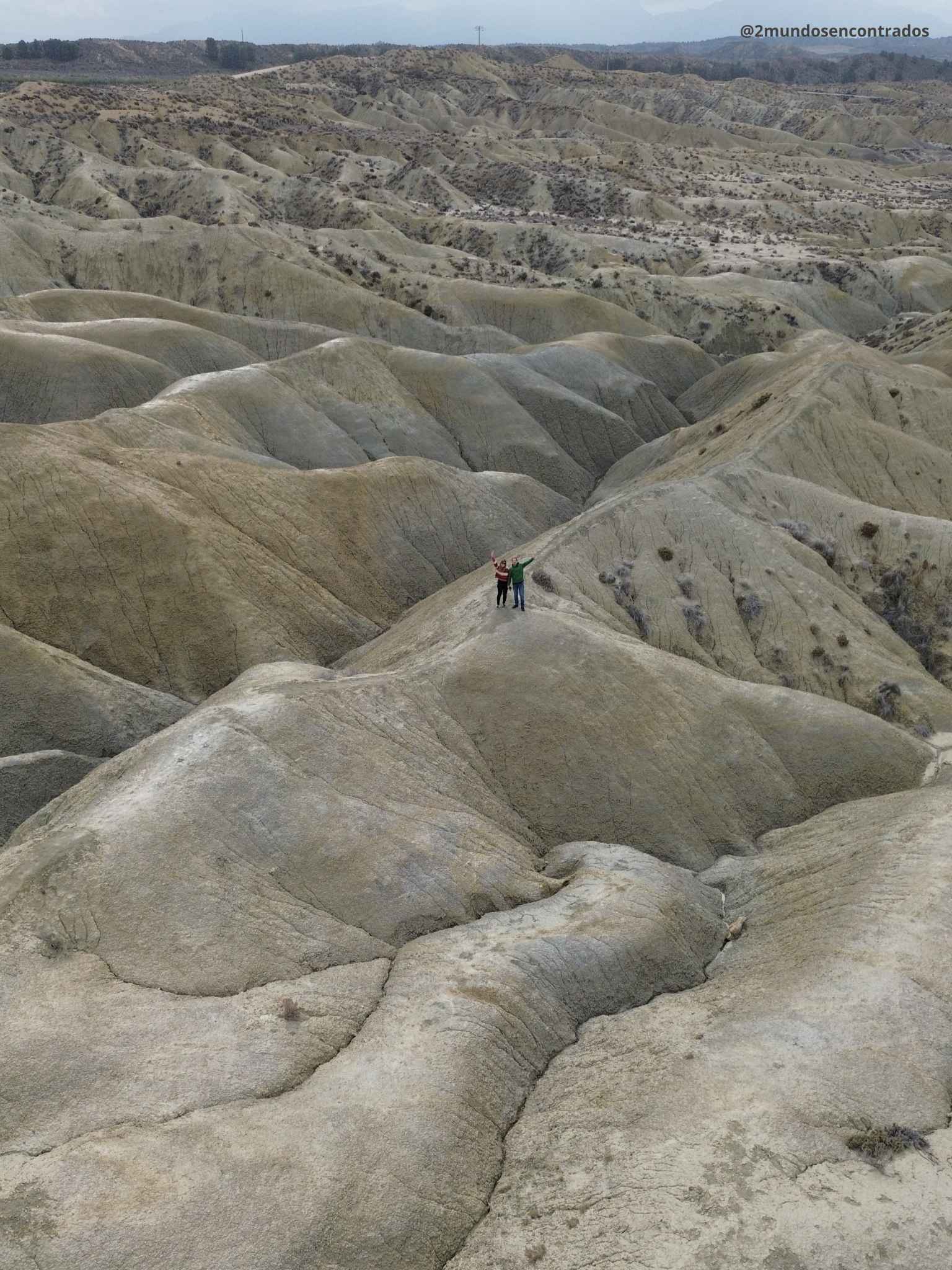 Desierto de Abanilla en Murcia, con paisaje árido de tonos ocres y formaciones rocosas