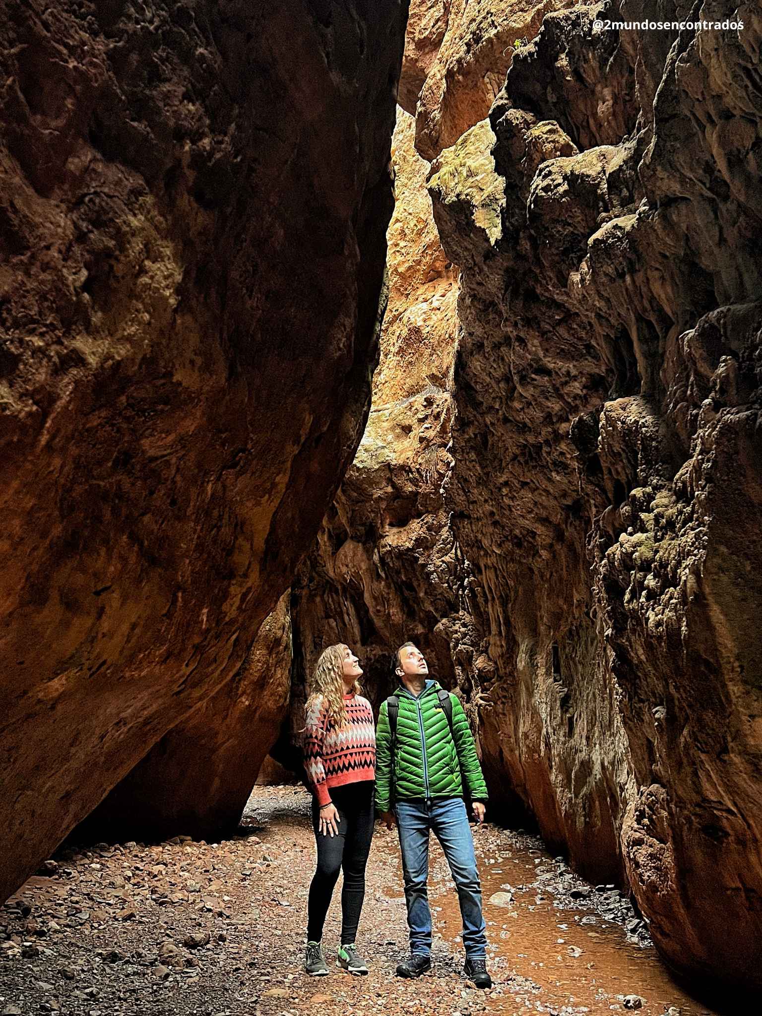 Estrecho de la Arboreja en Murcia, con paredes rocosas y formaciones naturales rodeadas de paisaje árido