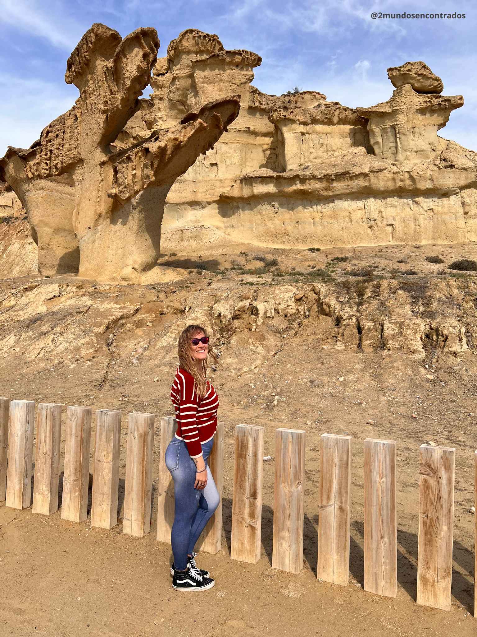 Gredas de Bolnuevo en Murcia, formaciones de roca y arena junto al mar