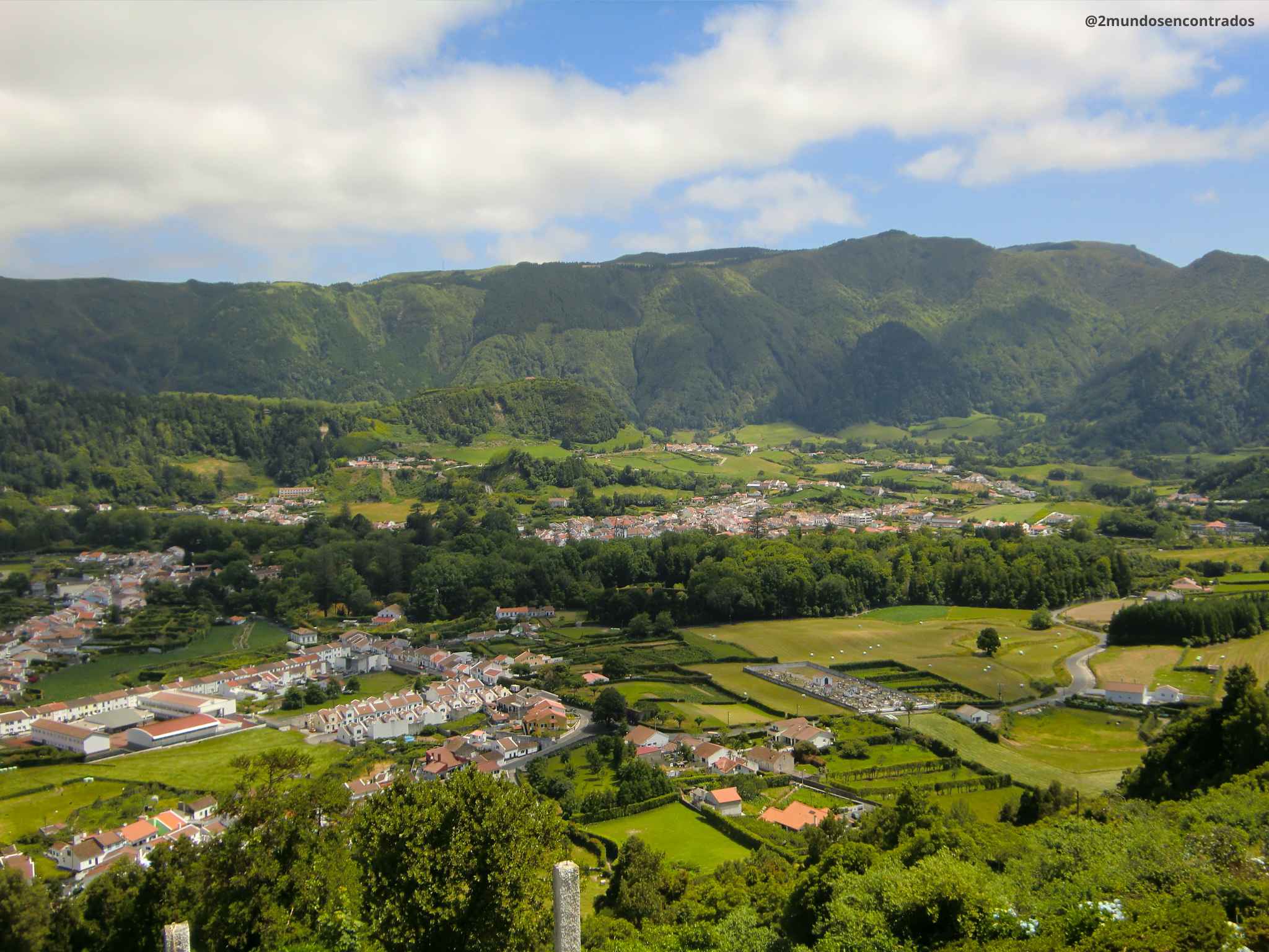 Vista panorámica de Furnas desde el Miradouro do Pico do Ferro