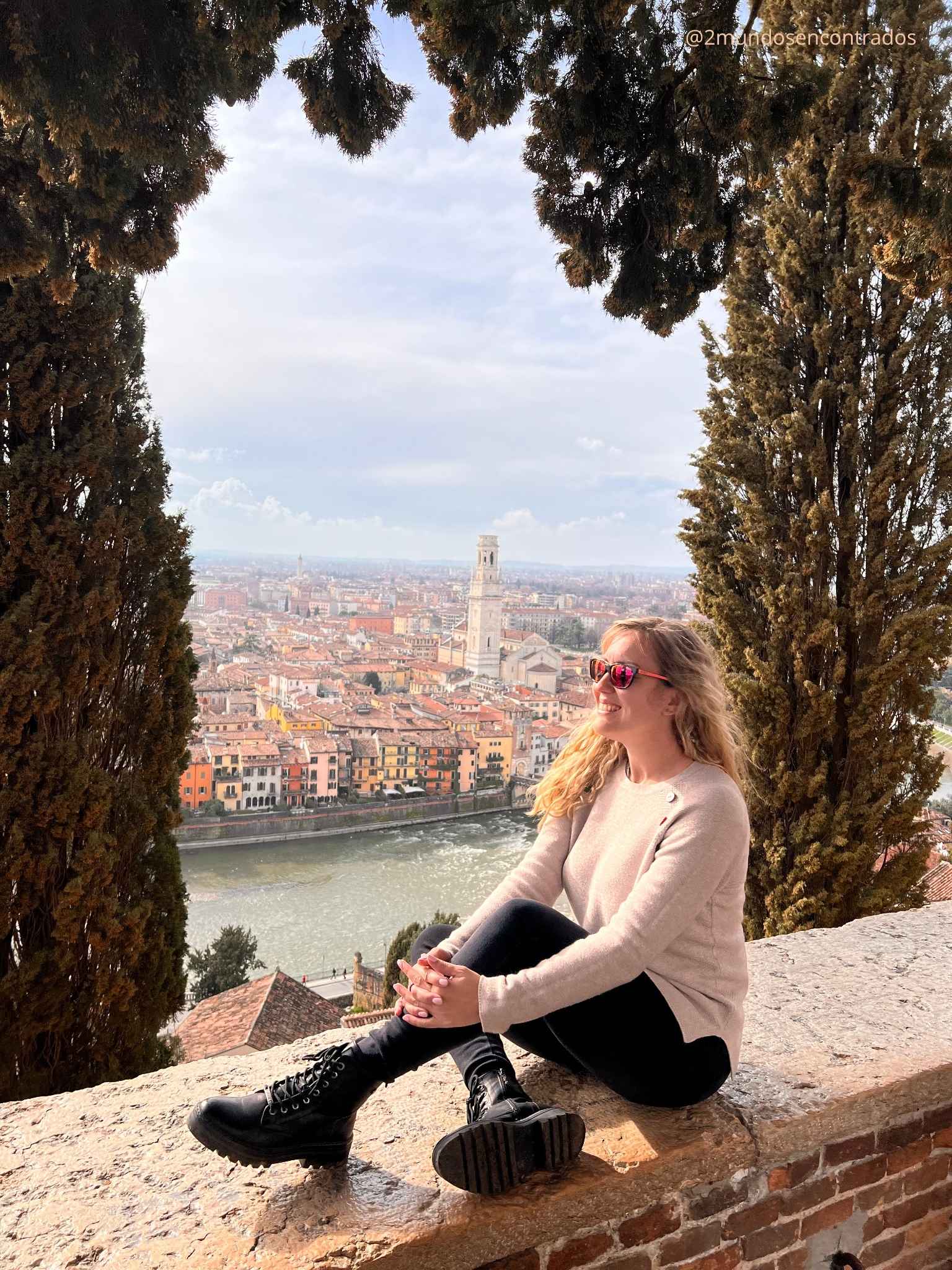 Vistas panorámicas del centro histórico de Verona desde un mirador elevado. Qué ver en Verona en 2 días