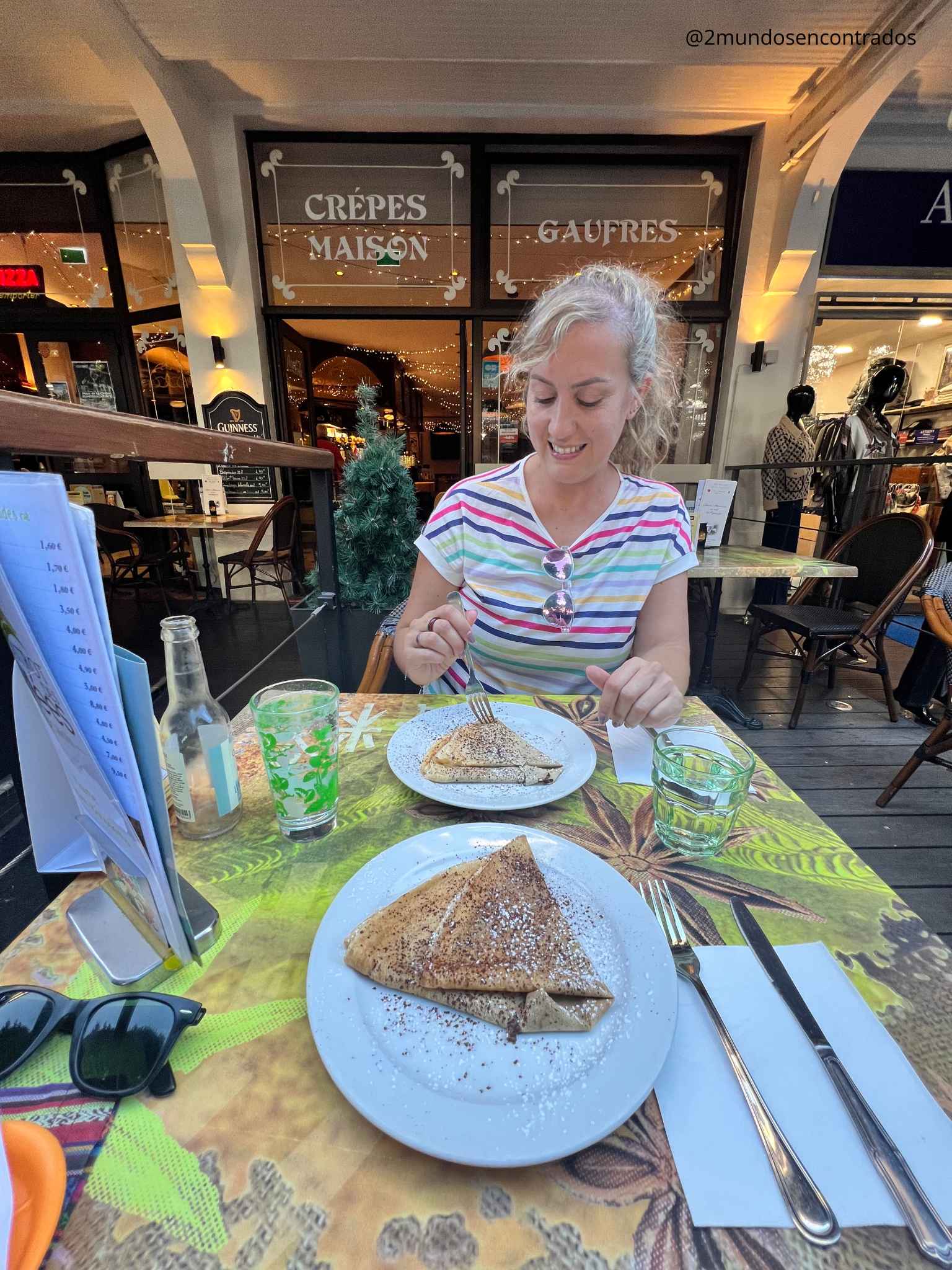 Disfrutando de un crêpe en Bagnères-de-Luchon